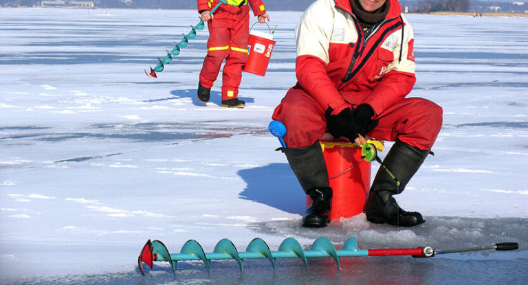 How To Choose An Ice Auger (Winter Fishing Guide)